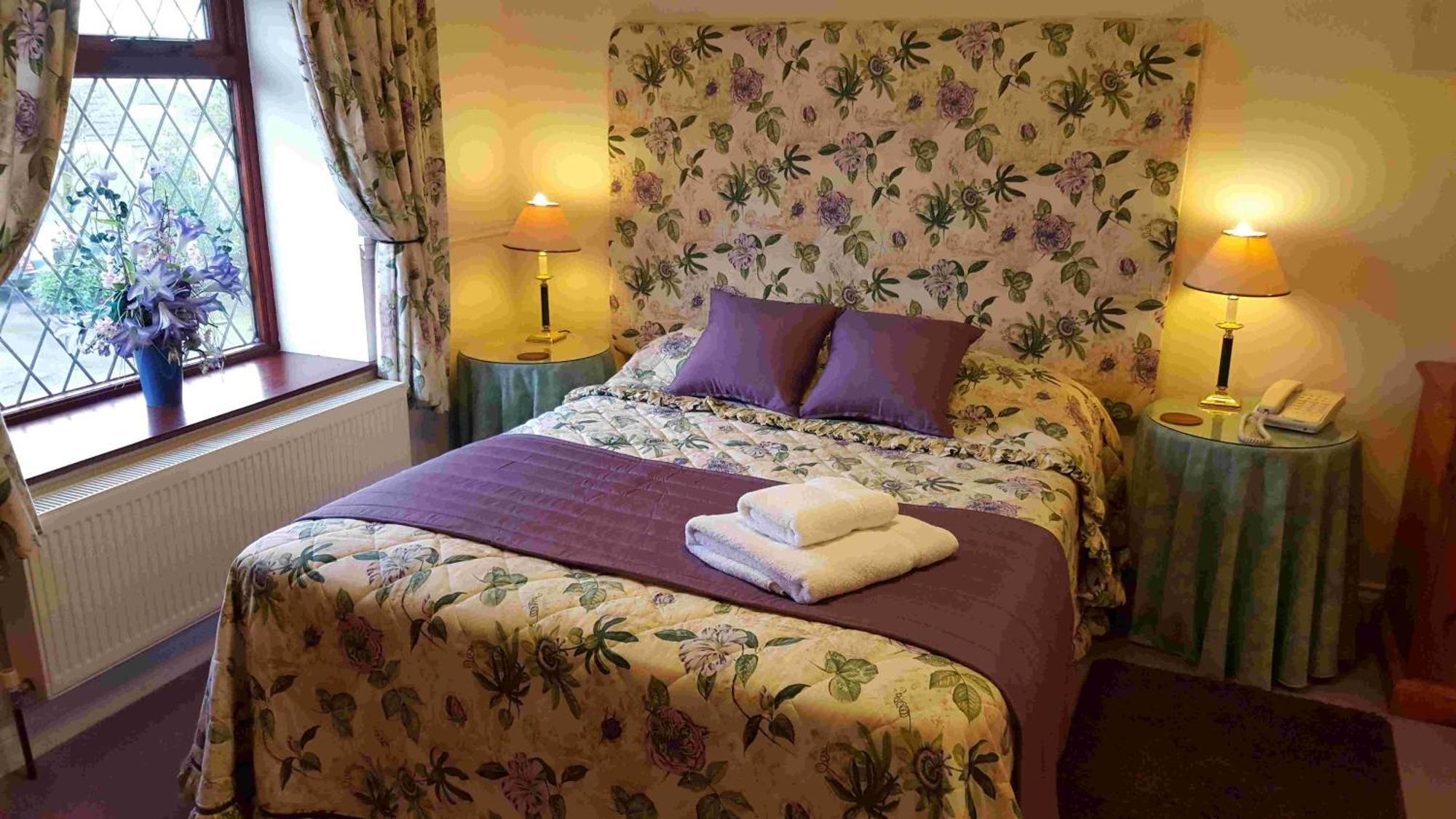 Oyo The Walnut Tree Otel West Camel Dış mekan fotoğraf